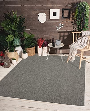 the carpet Mistra - robuster Outdoor Teppich, Modern, Wetterfest & UV-beständig, für Balkon, Terrasse und Wintergarten Aber auch für Küche oder Esszimmer geeignet, Anthrazit, 200 x 280 cm - 1