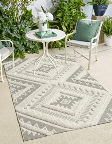 the carpet Karel In & Outdoor Teppich wetterfest - hochwertiger Balkon Teppich Creme - Boho Teppich mit geometrischem Muster 80 x 150 cm aus Polypropylen - 1